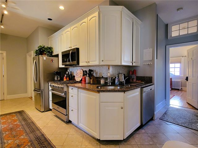 92 Pelham Street 1, Newport, RI 02840