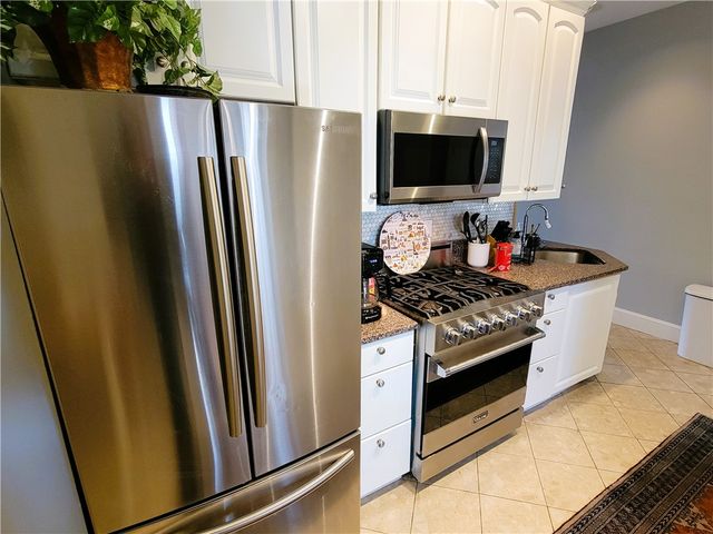 92 Pelham Street 1, Newport, RI 02840