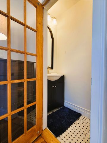 92 Pelham Street 1, Newport, RI 02840