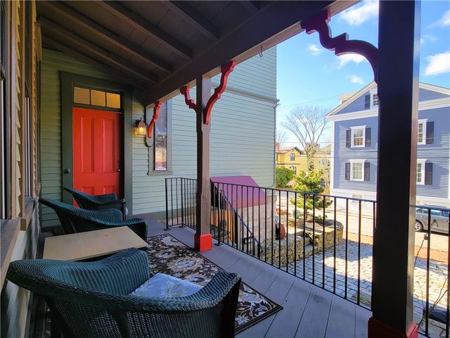 92 Pelham Street 1, Newport, RI 02840