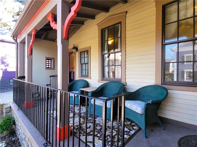 92 Pelham Street 1, Newport, RI 02840