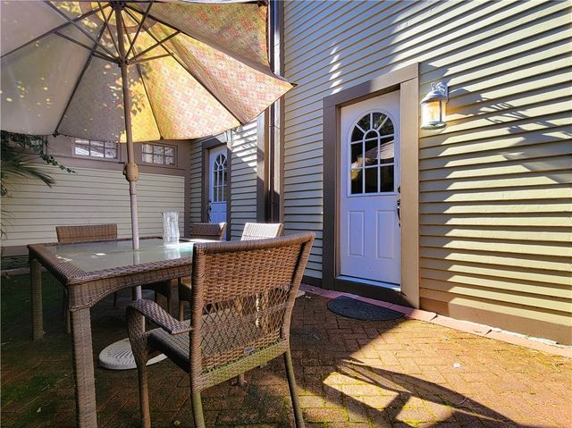 92 Pelham Street 1, Newport, RI 02840