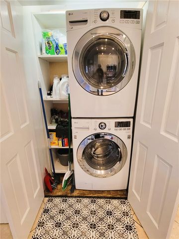 92 Pelham Street 1, Newport, RI 02840