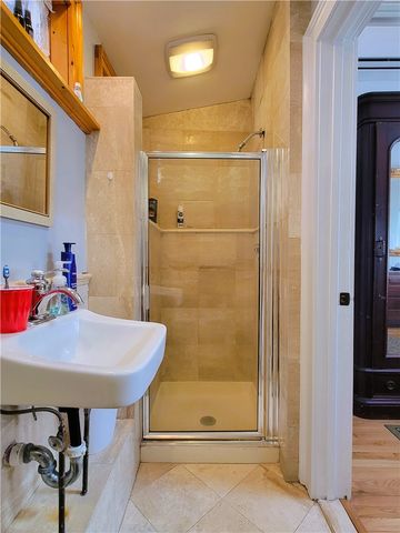 92 Pelham Street 1, Newport, RI 02840