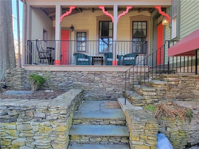 92 Pelham Street 1, Newport, RI 02840