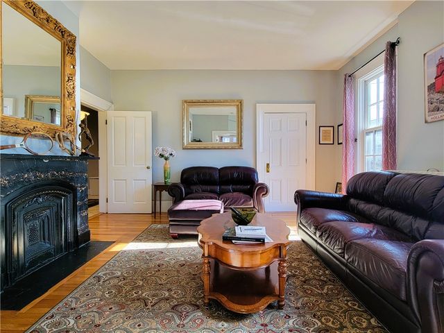 92 Pelham Street 1, Newport, RI 02840