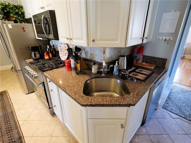 92 Pelham Street 1, Newport, RI 02840