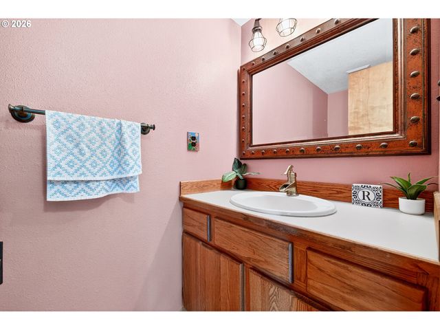 1438 Ne STILE Dr, Hillsboro, OR 97124