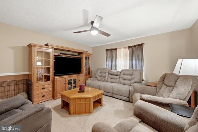 461 ROME BEAUTY DR, Linden, VA 22642