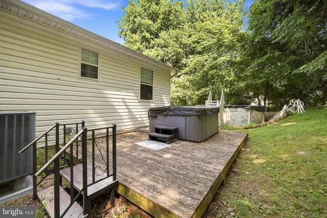 461 ROME BEAUTY DR, Linden, VA 22642