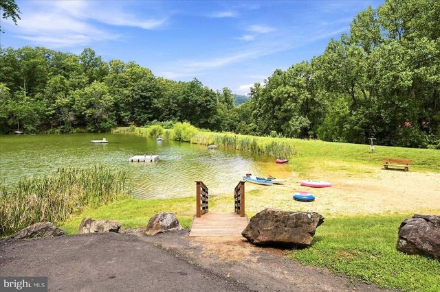 461 ROME BEAUTY DR, Linden, VA 22642