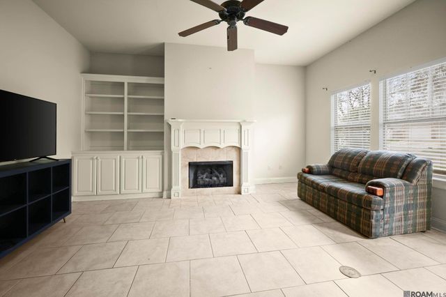 9431 Boone Dr, Baton Rouge, LA 70810