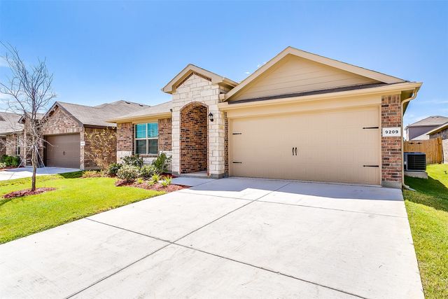 9209 Herringbone Drive, Fort Worth, TX 76131