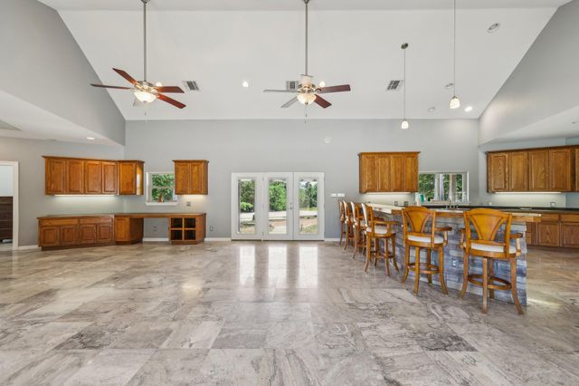 129 Country Air DR, Bastrop, TX 78602