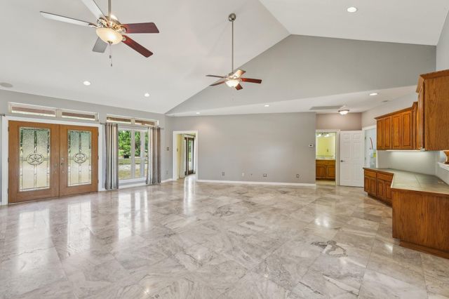 129 Country Air DR, Bastrop, TX 78602