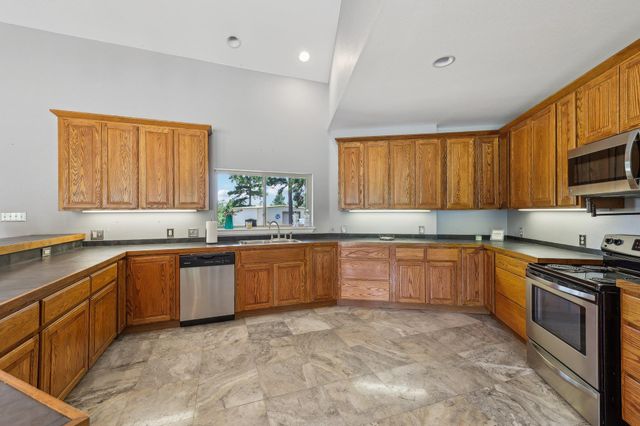 129 Country Air DR, Bastrop, TX 78602