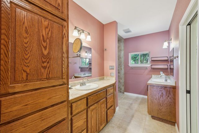 129 Country Air DR, Bastrop, TX 78602