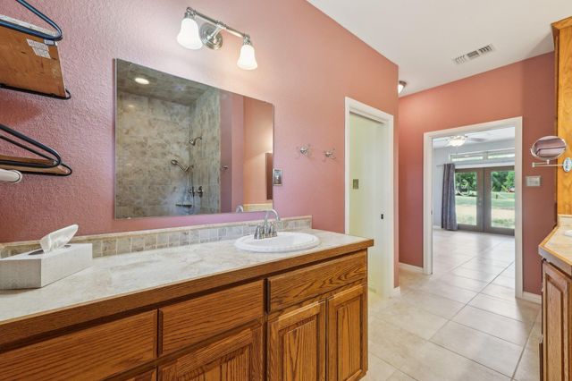 129 Country Air DR, Bastrop, TX 78602