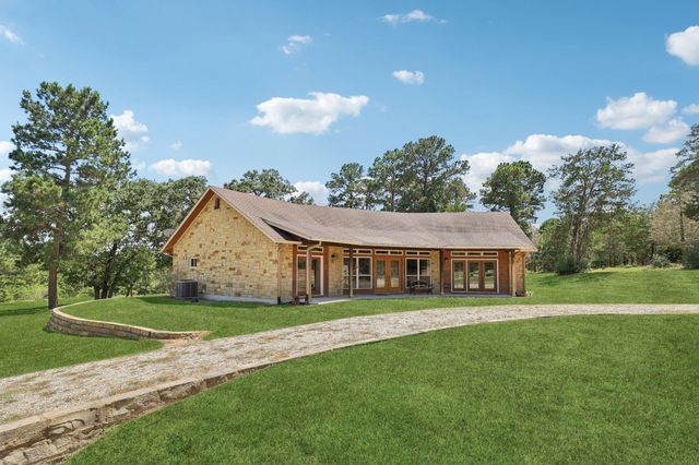 129 Country Air DR, Bastrop, TX 78602