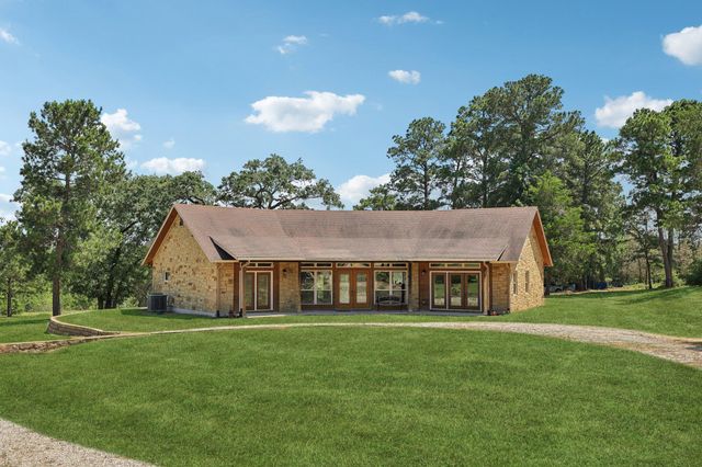 129 Country Air DR, Bastrop, TX 78602