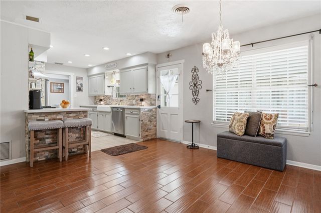 143 N Janin Cir, Portland, TX 78374