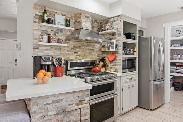 143 N Janin Cir, Portland, TX 78374