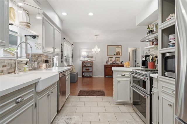 143 N Janin Cir, Portland, TX 78374
