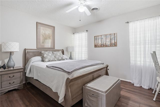 143 N Janin Cir, Portland, TX 78374