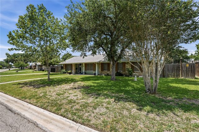 143 N Janin Cir, Portland, TX 78374