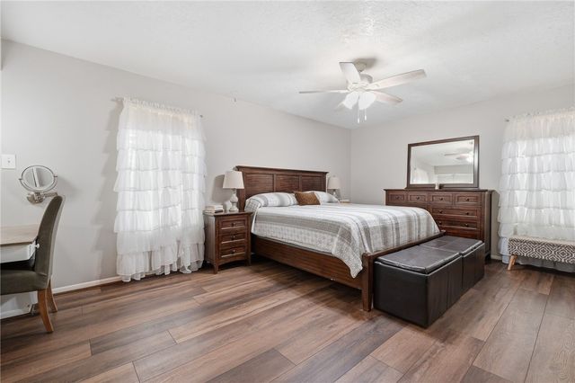 143 N Janin Cir, Portland, TX 78374