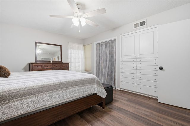 143 N Janin Cir, Portland, TX 78374