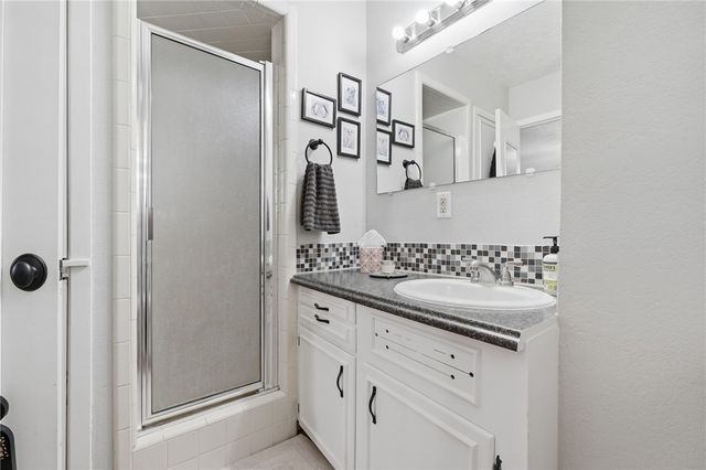 143 N Janin Cir, Portland, TX 78374