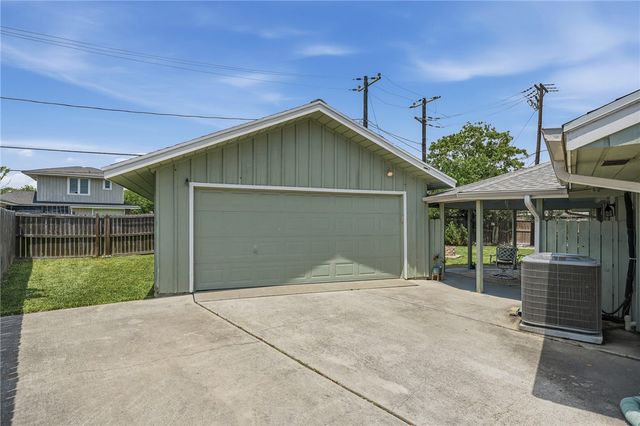 143 N Janin Cir, Portland, TX 78374