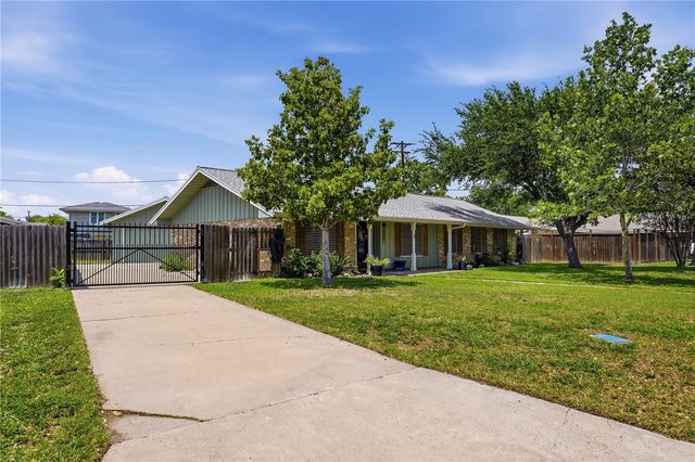 143 N Janin Cir, Portland, TX 78374