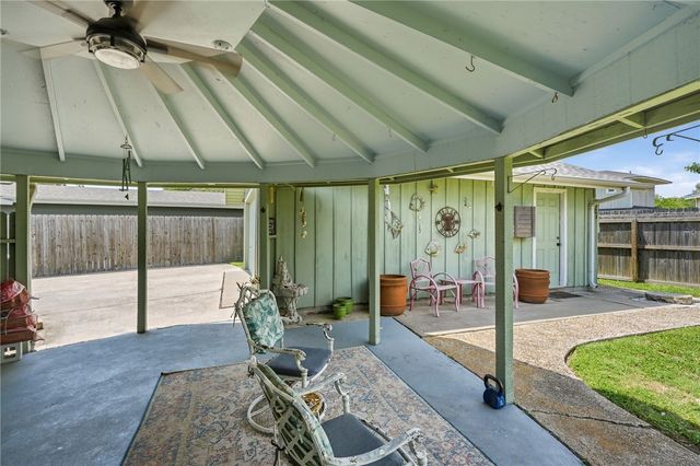 143 N Janin Cir, Portland, TX 78374