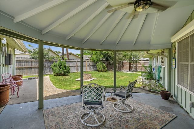 143 N Janin Cir, Portland, TX 78374