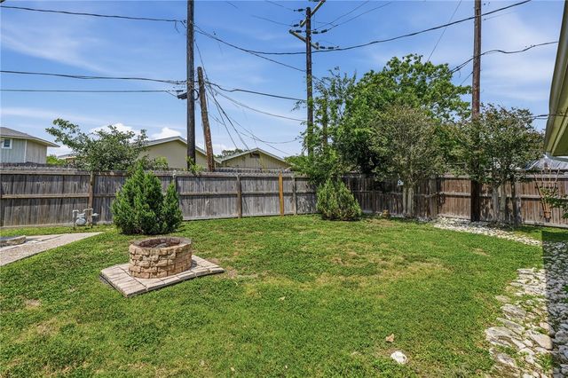 143 N Janin Cir, Portland, TX 78374