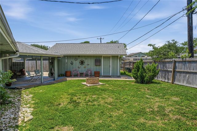 143 N Janin Cir, Portland, TX 78374