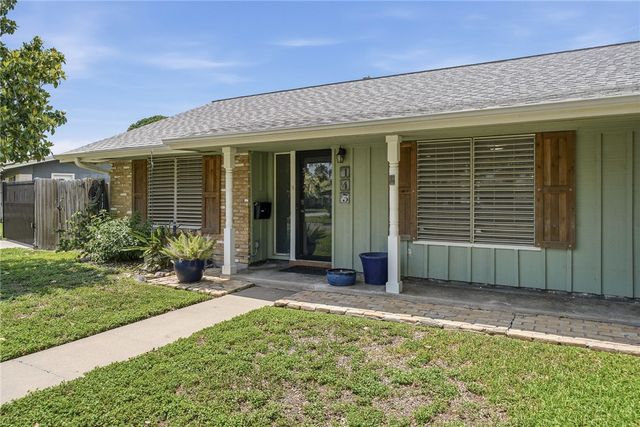 143 N Janin Cir, Portland, TX 78374