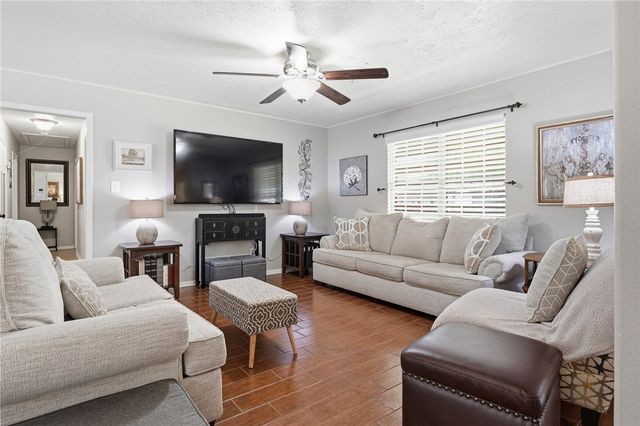143 N Janin Cir, Portland, TX 78374