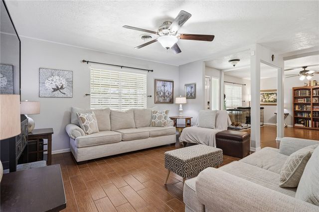 143 N Janin Cir, Portland, TX 78374