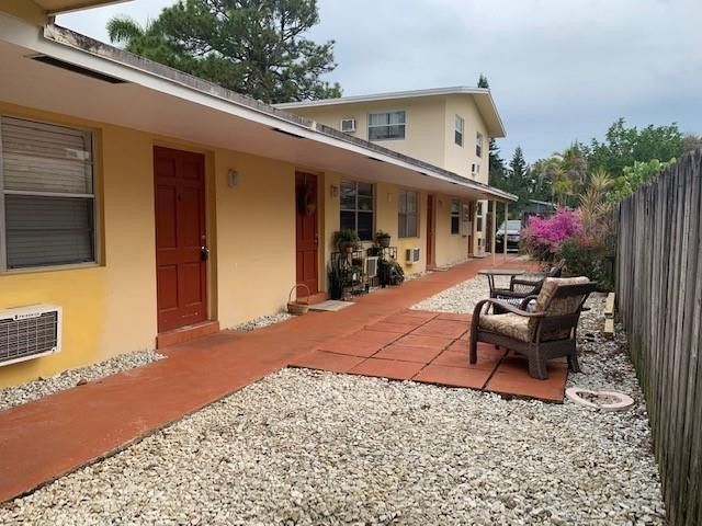 1129 NE 17th Terrace 4, Fort Lauderdale, FL 33304