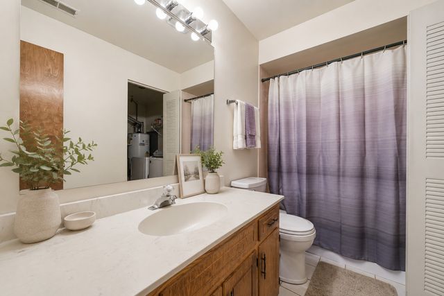 10521 S Roberts Road 3A, Palos Hills, IL 60465