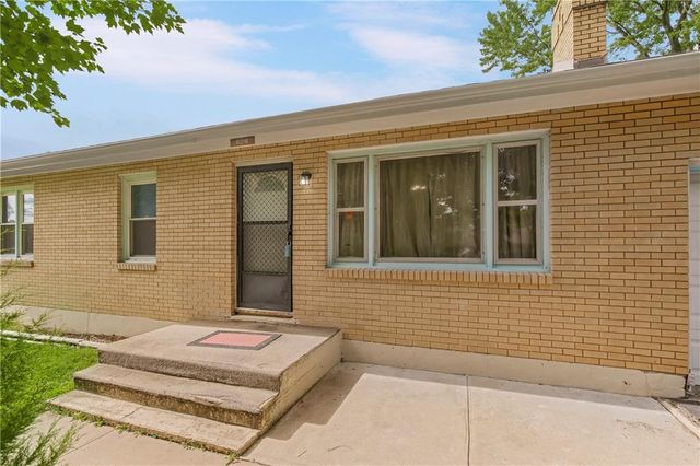 6216 YECKER Avenue, Kansas City, KS 66104