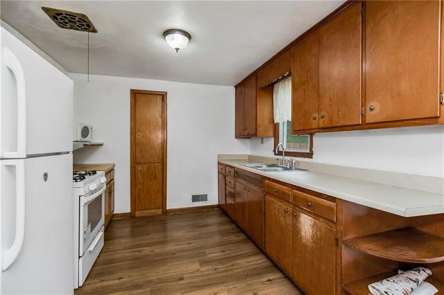 6216 YECKER Avenue, Kansas City, KS 66104