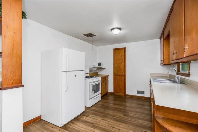 6216 YECKER Avenue, Kansas City, KS 66104