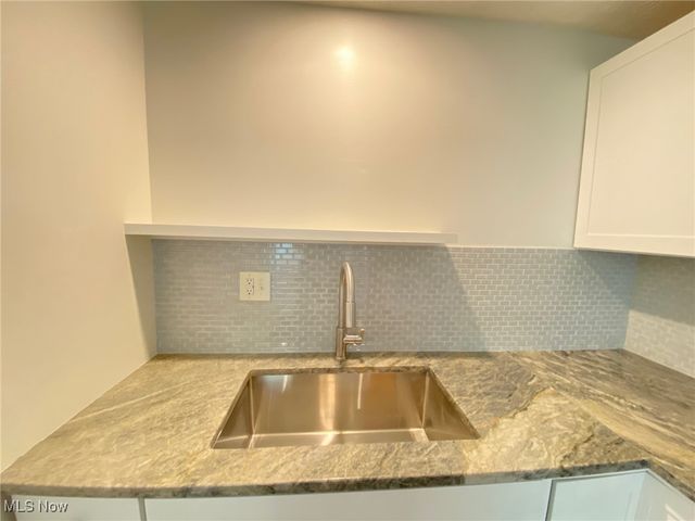 4210 Clinton Avenue, Cleveland, OH 44113