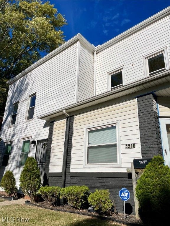 4210 Clinton Avenue, Cleveland, OH 44113