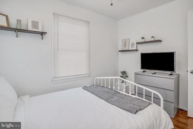 5812 N KINGS HWY, Alexandria, VA 22303