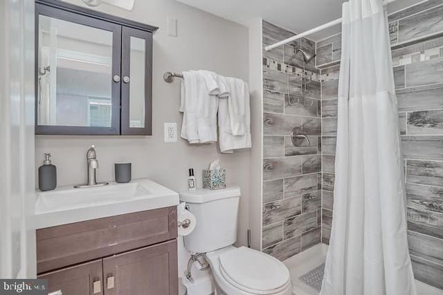 5812 N KINGS HWY, Alexandria, VA 22303